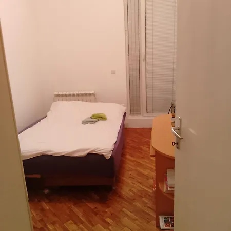Soba Sa Kupatilom Homestay Belgrade